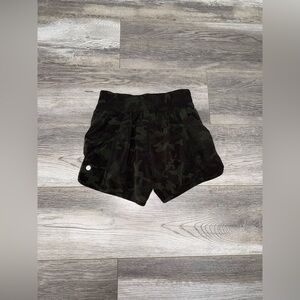 NWOT Lululemon Shorts Size 6